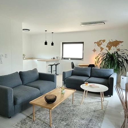 Bast 17: Spacious Mandoria Stay with Parking and Terrace Lodz  Exterior photo
