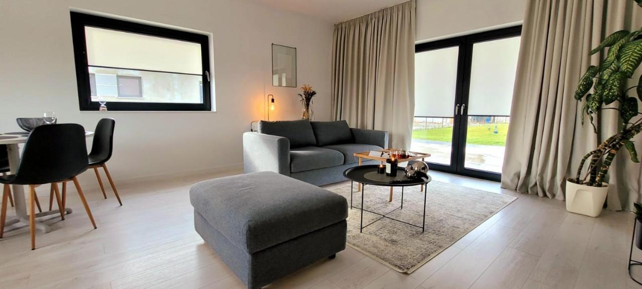 Bast 17: Spacious Mandoria Stay with Parking and Terrace Lodz  Exterior photo
